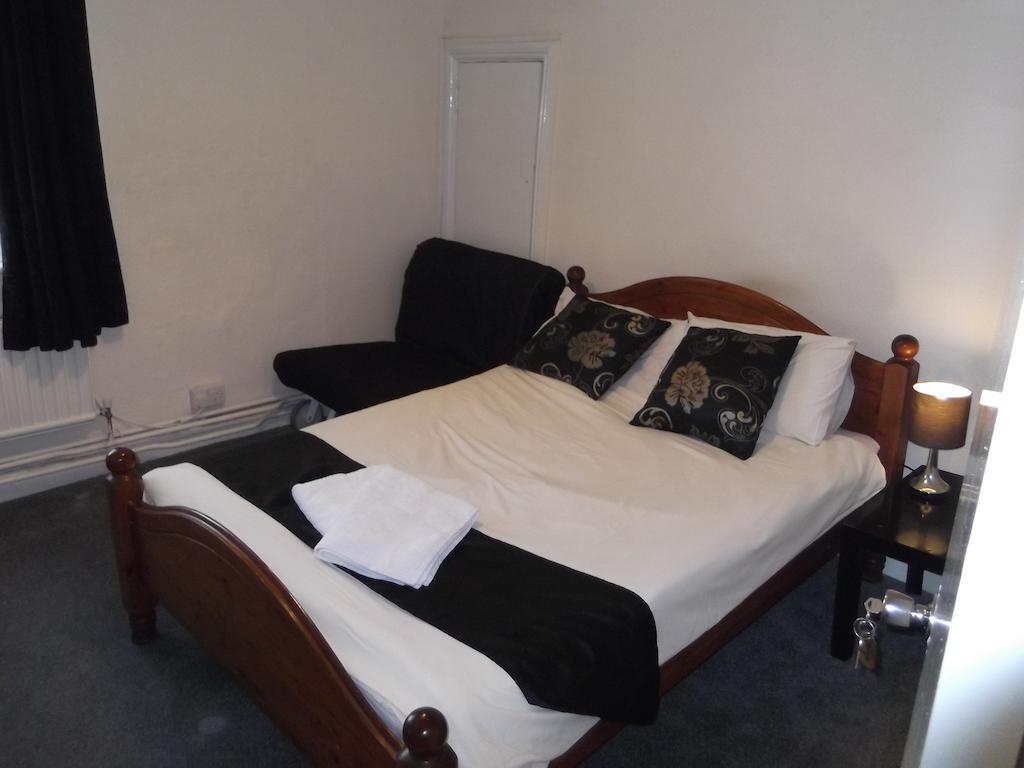 The Plough Bicester Room photo